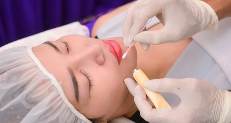 Các Loại Tê Phun Xăm, Hướng Dẫn Dùng An Toàn Mở Tiệm 9 Quy trình ủ tê môi đúng cách