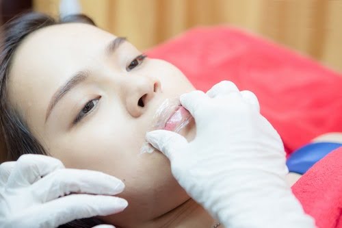 Cách Đi Kim Phun Môi Không Sưng Chuẩn Để Mở Tiệm 8 Hướng dẫn cách ủ tê môi không đau & an toàn, cho thợ mới phun xăm