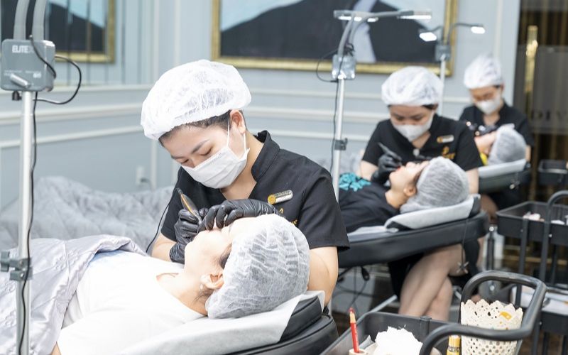 Cách Tính Giá Dịch Vụ Phun Xăm và Bảng Giá Tham Khảo 4 Mở tiệm phun xăm cần bao nhiêu tiền? Gồm khoản phí nào?
