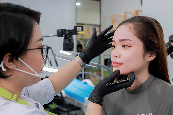 Thu Nhập Ngành Phun Xăm 2025 Và Lộ Trình Mở Tiệm 7 Khóa Đào Tạo Kỹ Thuật Viên Phun Xăm Chuyên Nghiệp