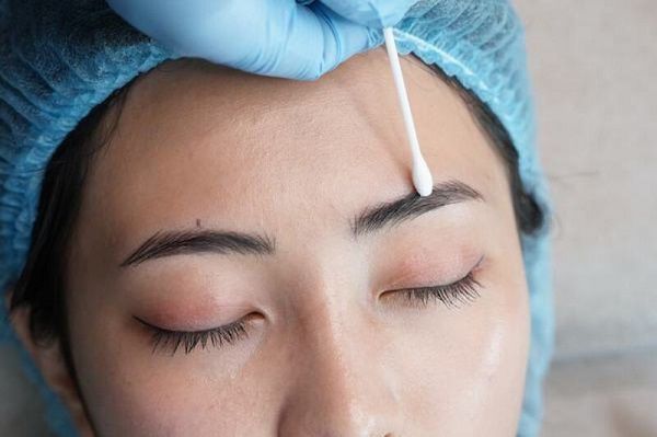 Cập Nhật Xu Hướng Phun Xăm Thẩm Mỹ 2025 Cho Chủ Tiệm 8 Review phương pháp xóa xăm lông mày bằng dung dịch